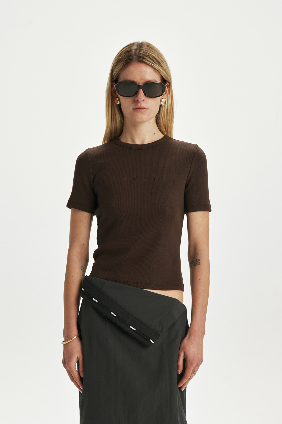 SMALL LOGO RIBBED TOP IN BROWN