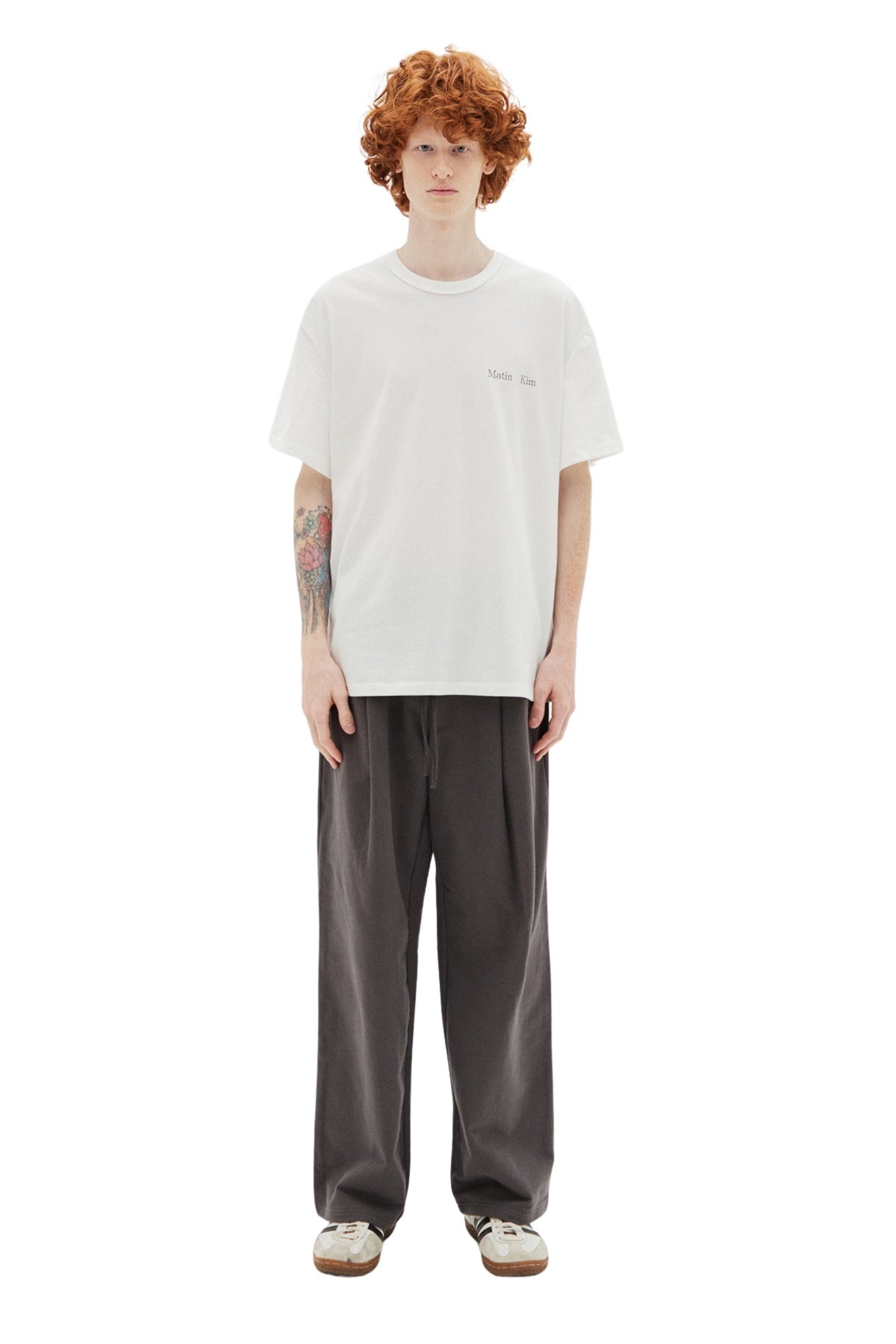 MATIN SYMBOL ONE TUCK SWEATPANTS IN CHARCOAL