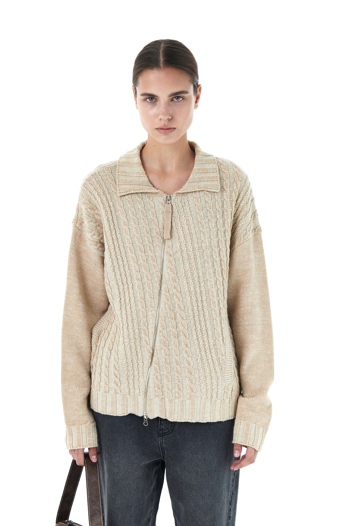 CABLE KNIT CARDIGAN IN BEIGE