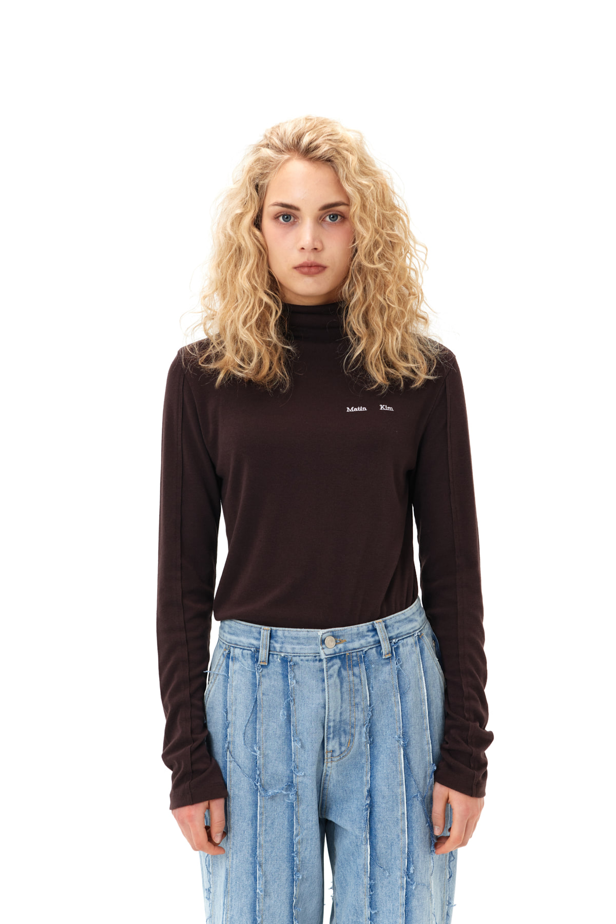 BASIC TURTLE NECK IN BROWN